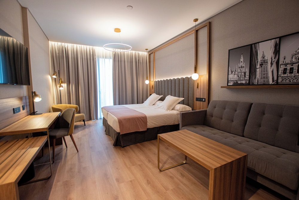 Giralda Center Hotel 11/40