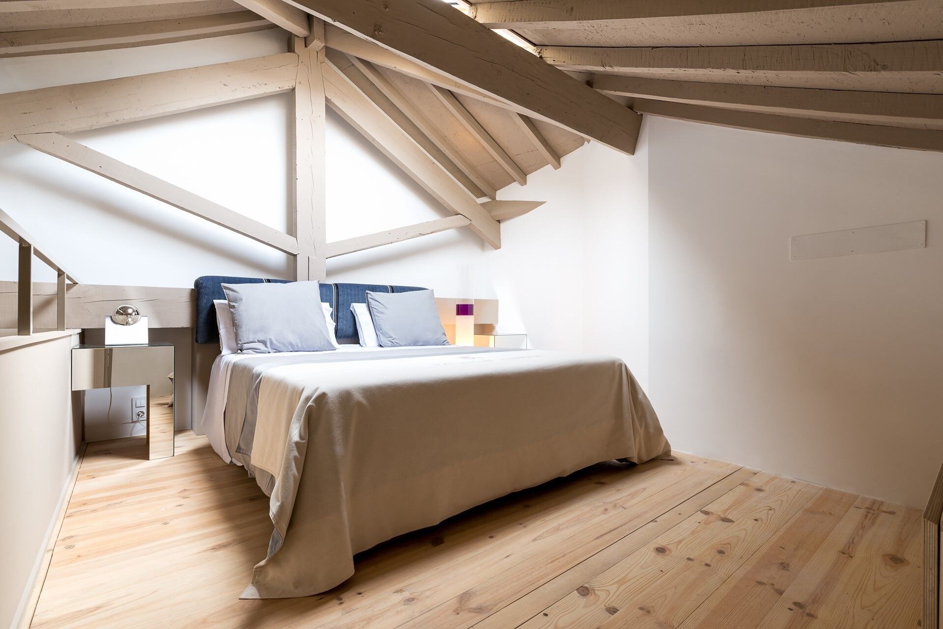 DESIGN, STUDIO, QUEEN BED