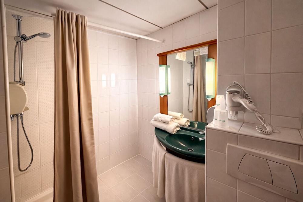 Brit Hotel Confort Calais 38/41