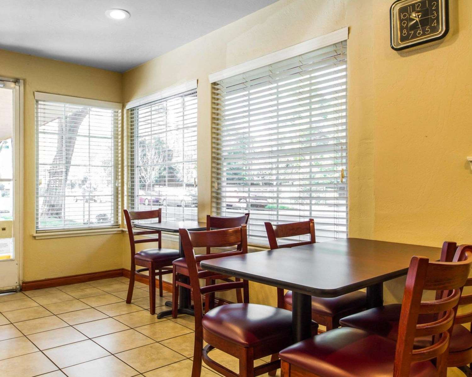 Econo Lodge Sacramento Convention Center 22/26