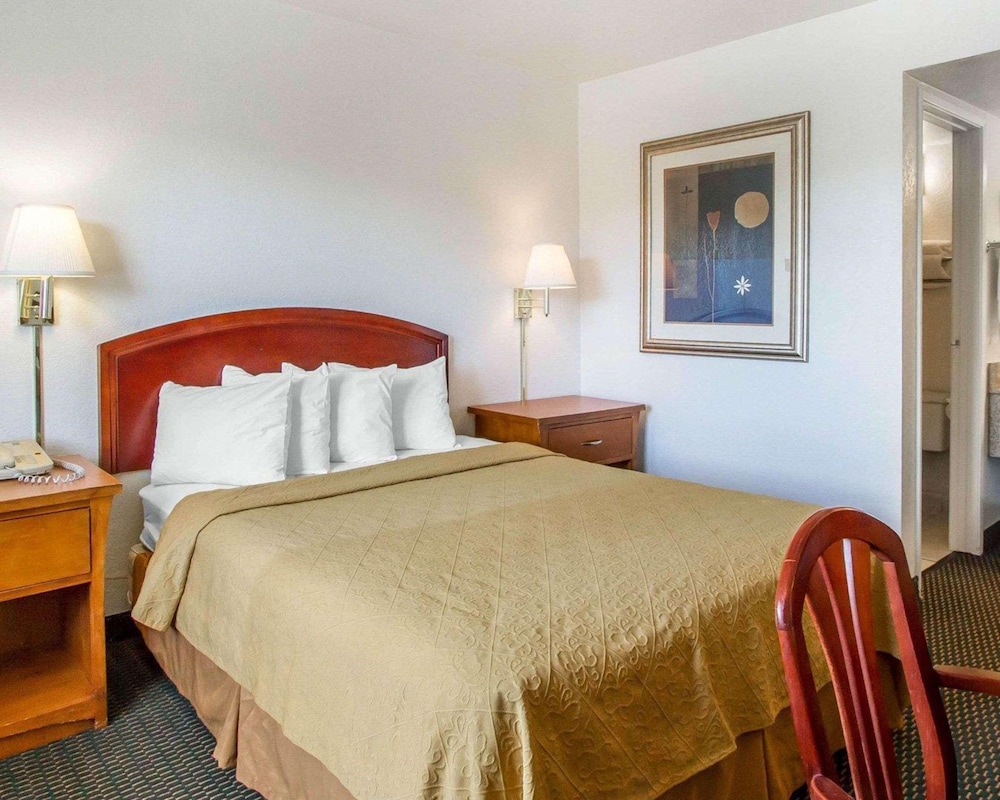 Econo Lodge Flagstaff East I-40 10/53