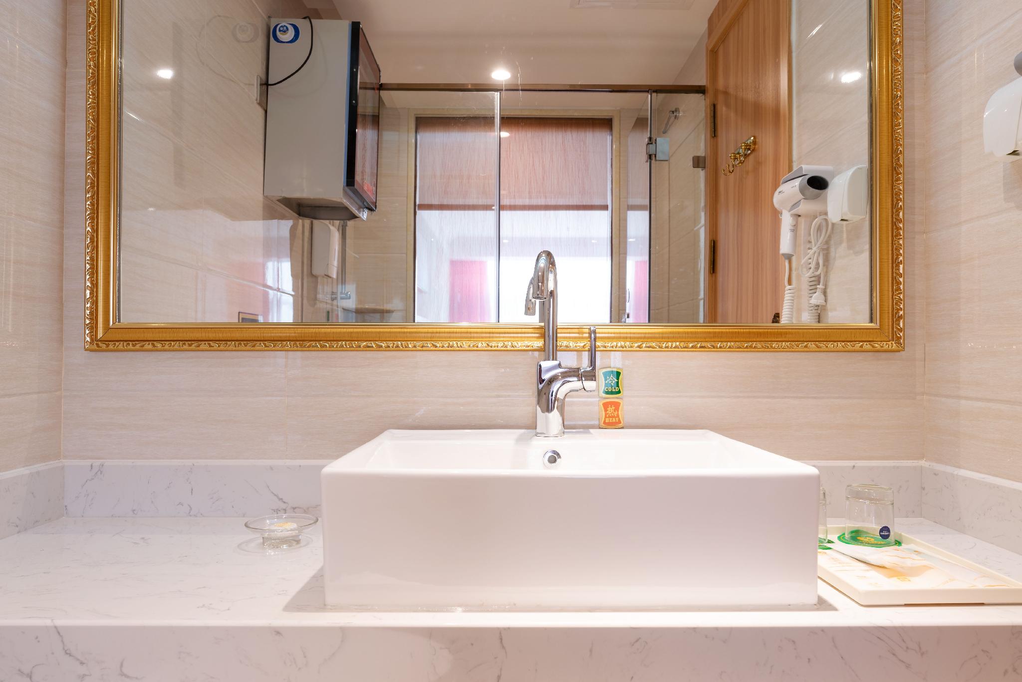 Vienna International Hotel (Jinjiang Airport) 33/34
