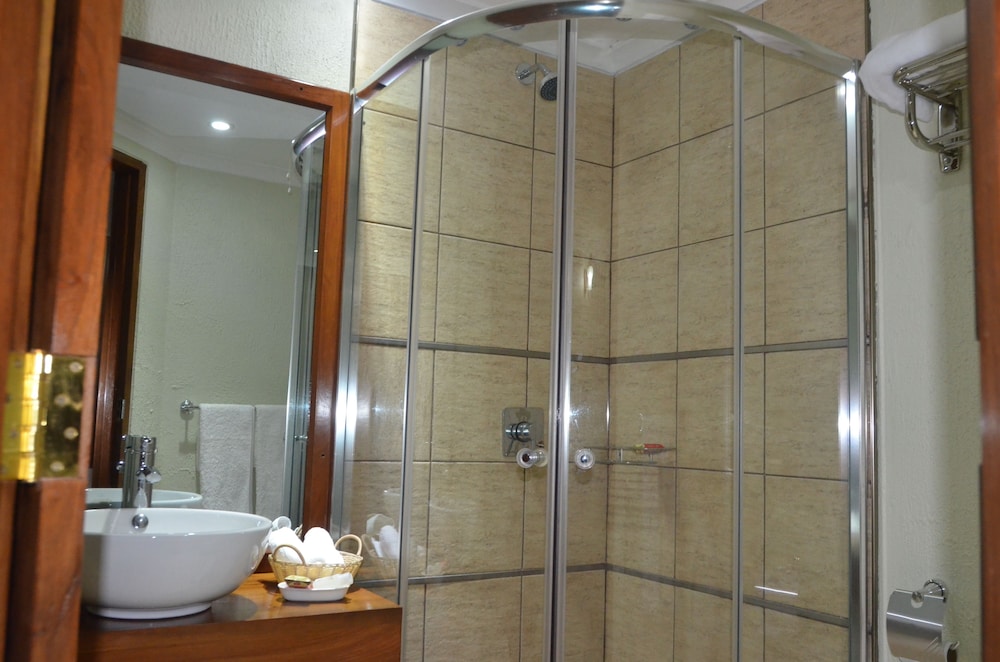 Sangana Lodge 50/50