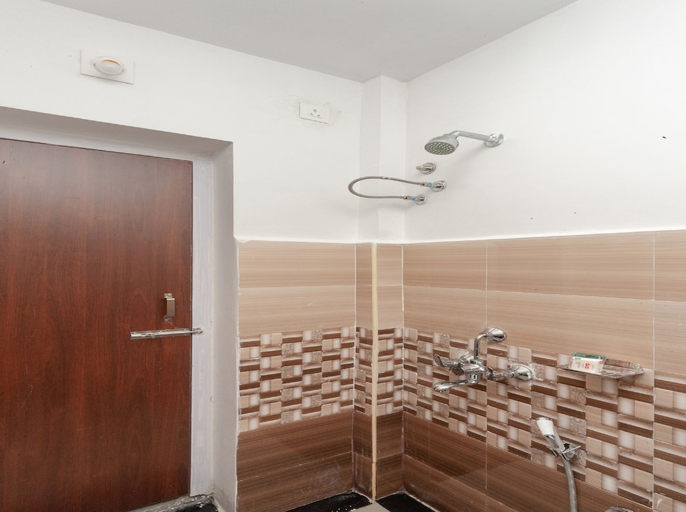 Oyo 27775 Hotel Srinivasa Residency 24/26