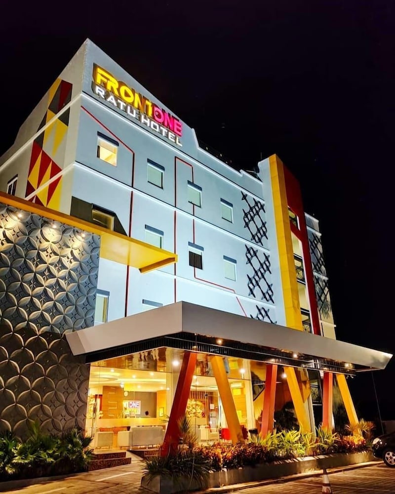 Front One Hotel Nganjuk 4/30