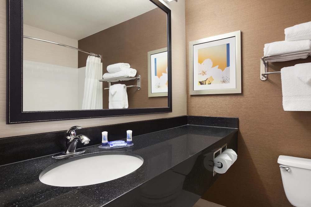 Fairfield Inn Suites Lansing West 10/23