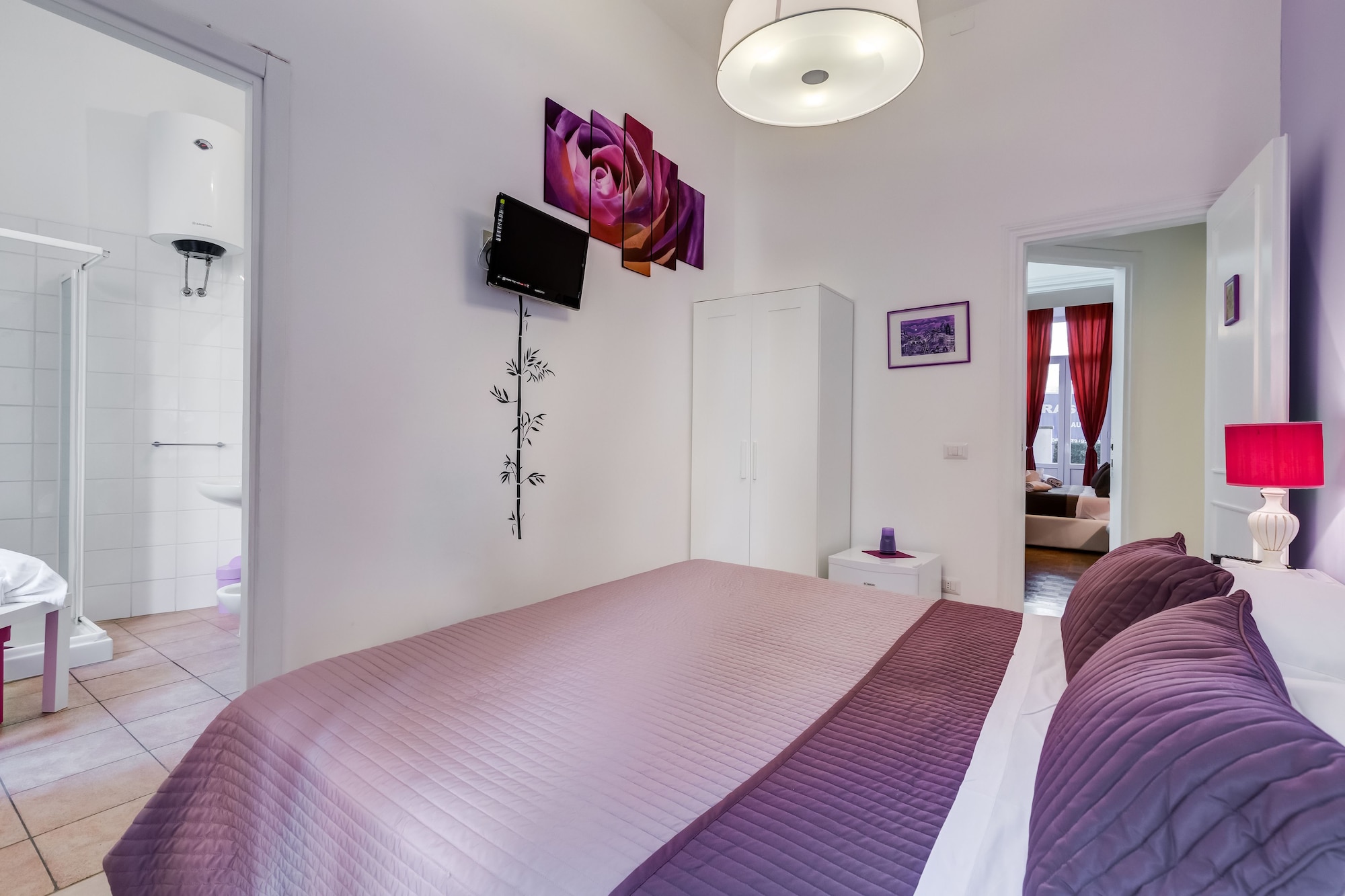 ROOM, QUEEN BED