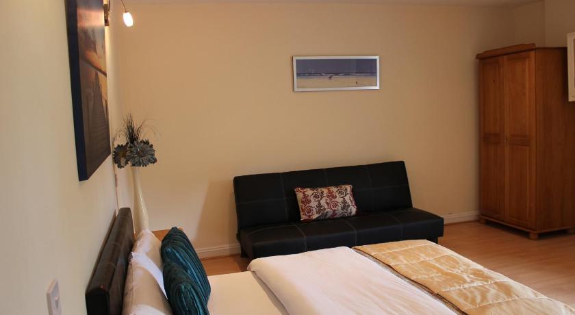 REMARC GUEST HOUSE 12/33
