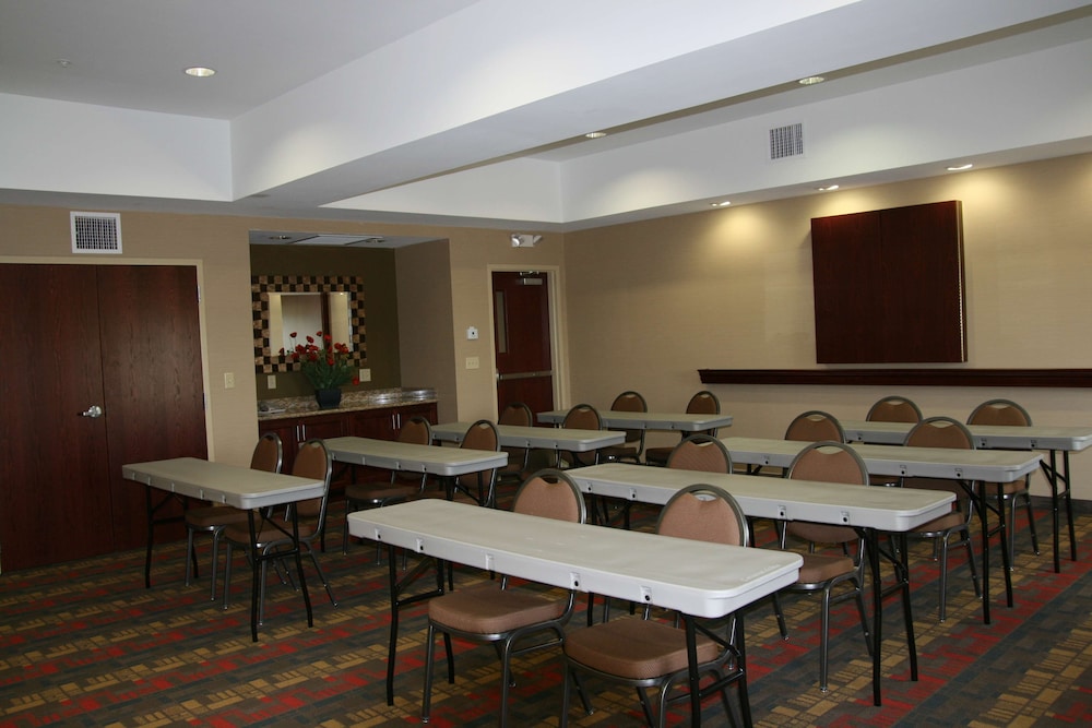 Hampton Inn Suites West Point Ms 26/26