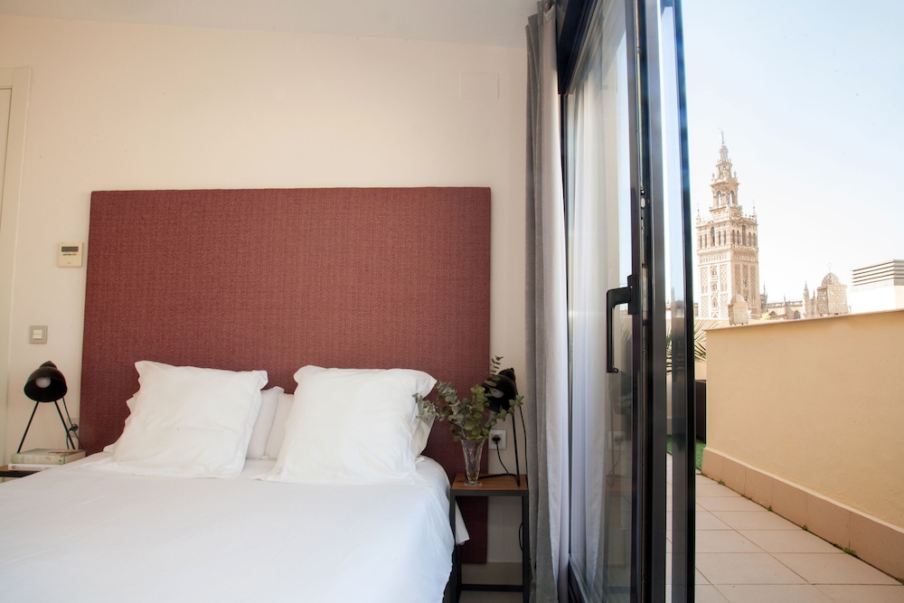 Q&Q Cathedral Suites Sevilla 17/50