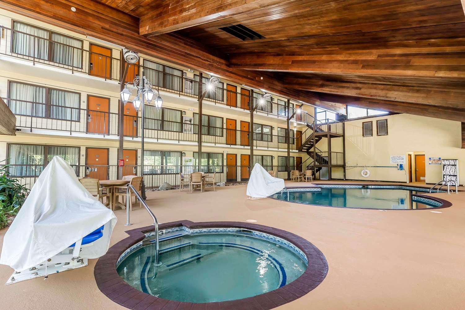 Quality Inn & Suites Sevierville - Pigeon Forge 22/34
