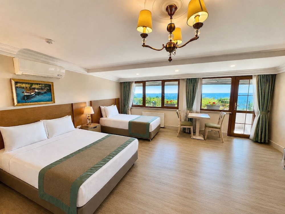 FAMILY SUITE, CITY OR SEA VIEW, ANNEX