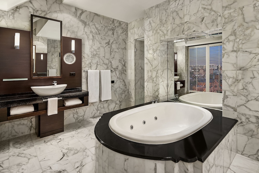 جناح كلوب بسرير مزدوج بشرفة بغرفة نوم واحدة، Sheraton Grand Sydney Hyde Park Ex Sheraton On the Park 7/9