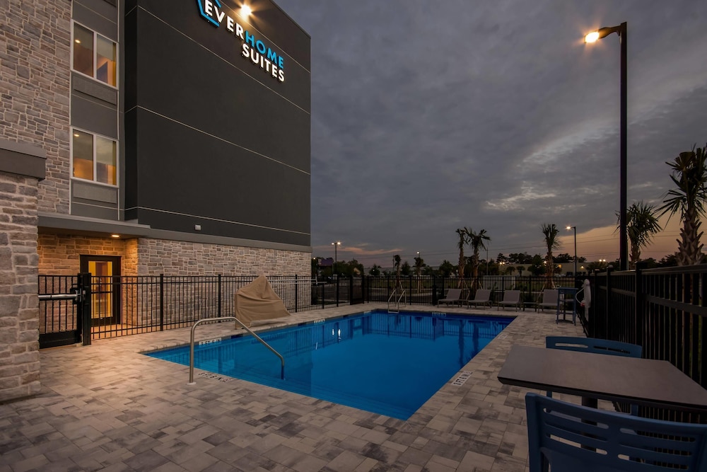 Everhome Suites Panama City Beach - 30A 34/60