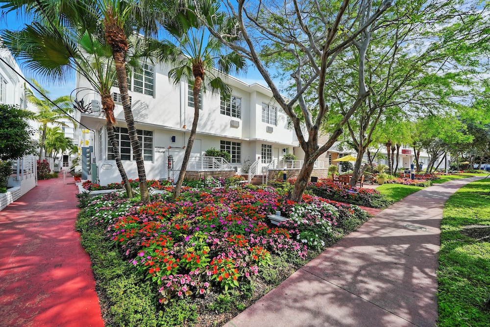 Tradewinds Apartment Hotel 56/65
