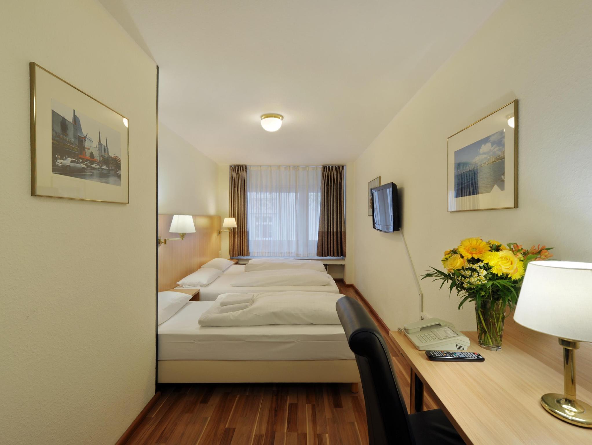 ROOM, TRIPLE