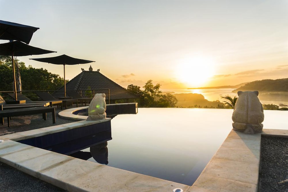 Sunrise Hut's Lembongan 51/54