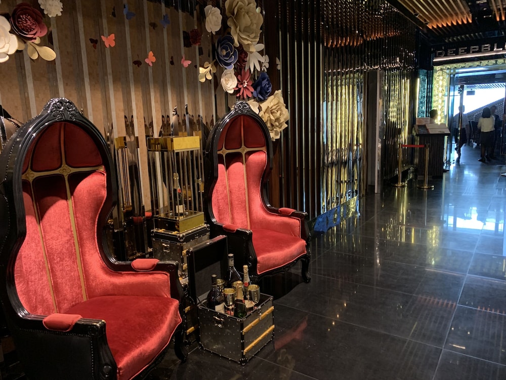 Platinum Service Suite at The Face 9/68