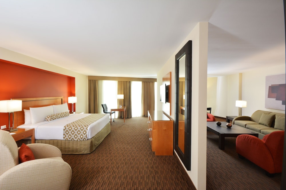 CROWNE PLAZA MONTERREY AEROPUERTO 17/75