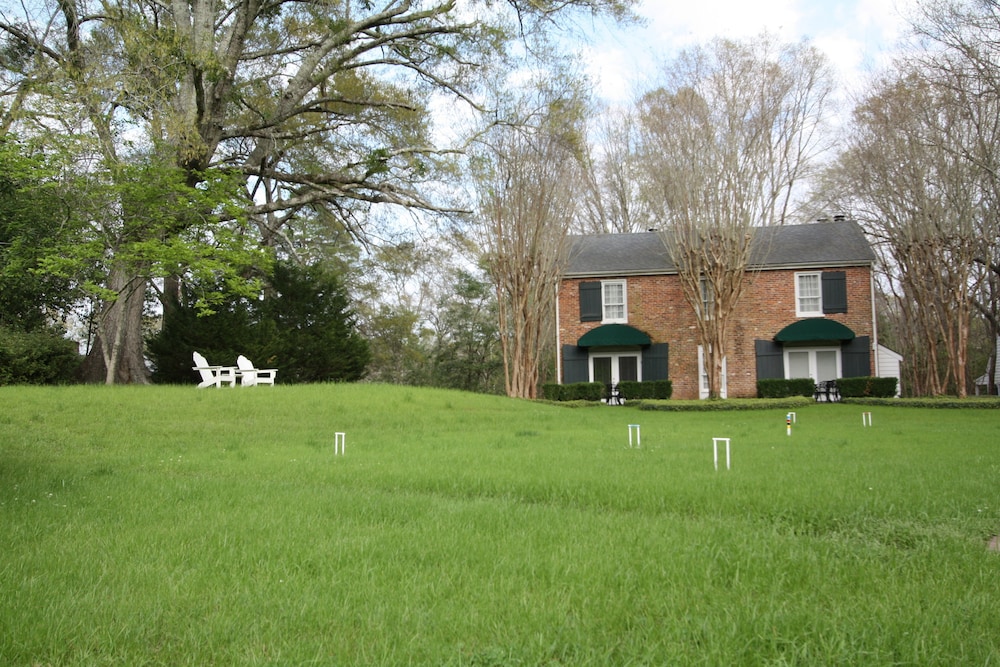 Monmouth Historic Inns And Gardens 53/72
