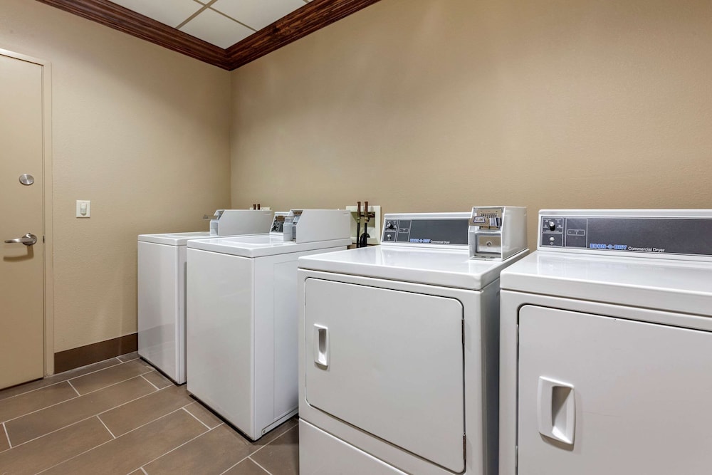 Comfort Suites Oshkosh, WI 11/32
