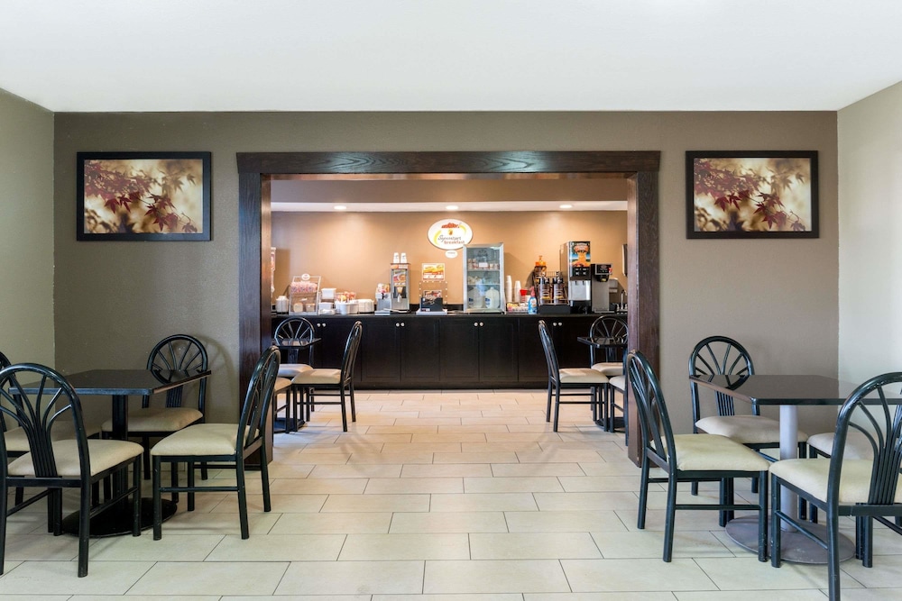 Super 8 by Wyndham Springfield East 27/30