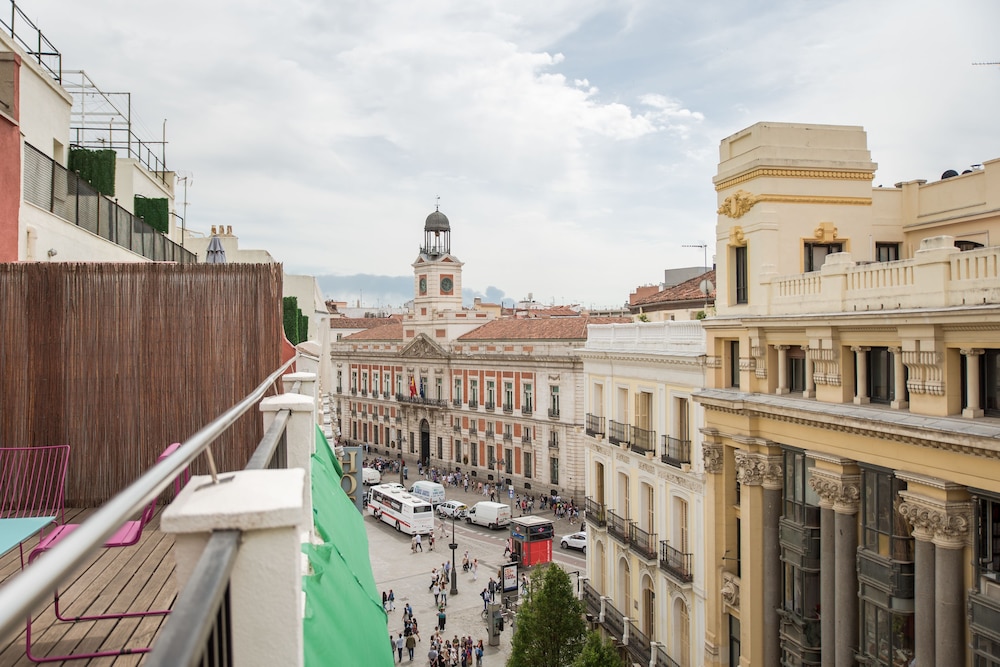 PETIT PALACE PUERTA DEL SOL 3/66