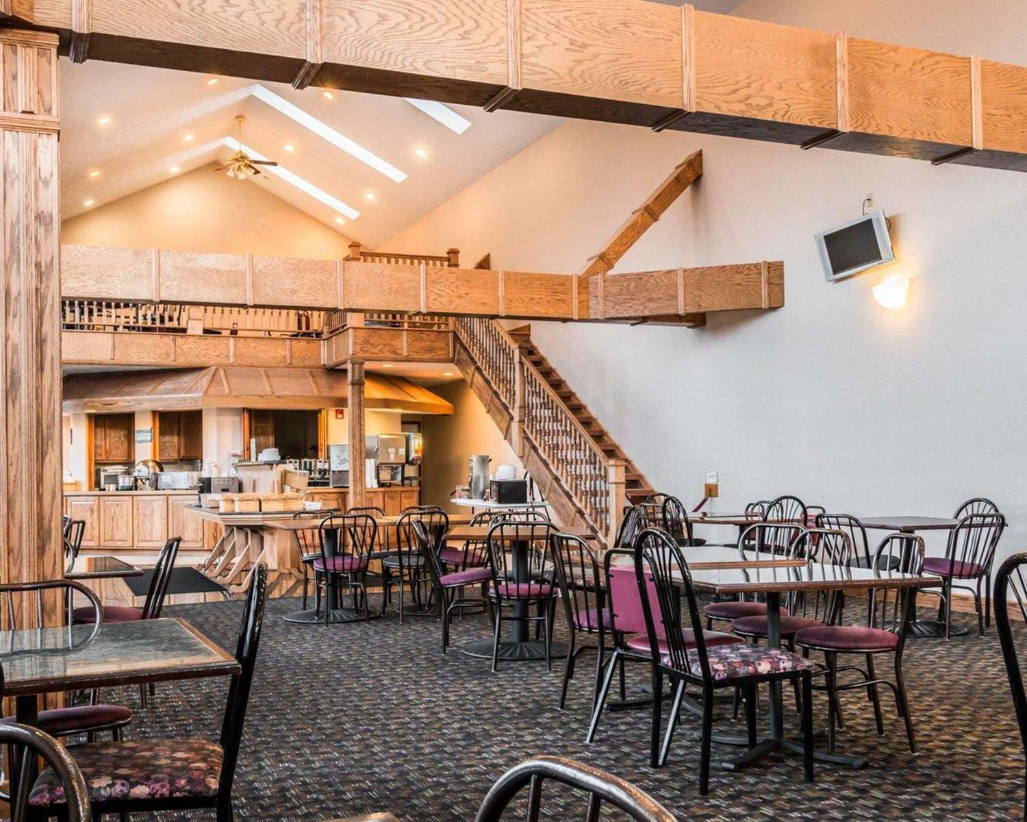 Clarion Hotel Mackinaw City Beachfront 13/20