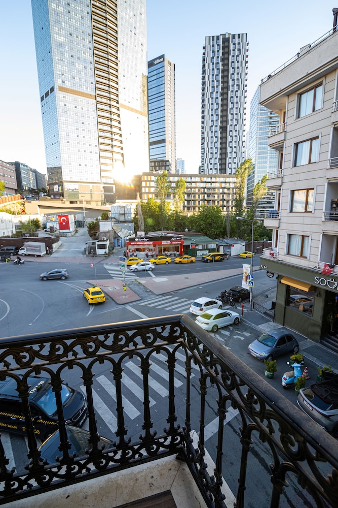 K SUITES HOTEL 55/58