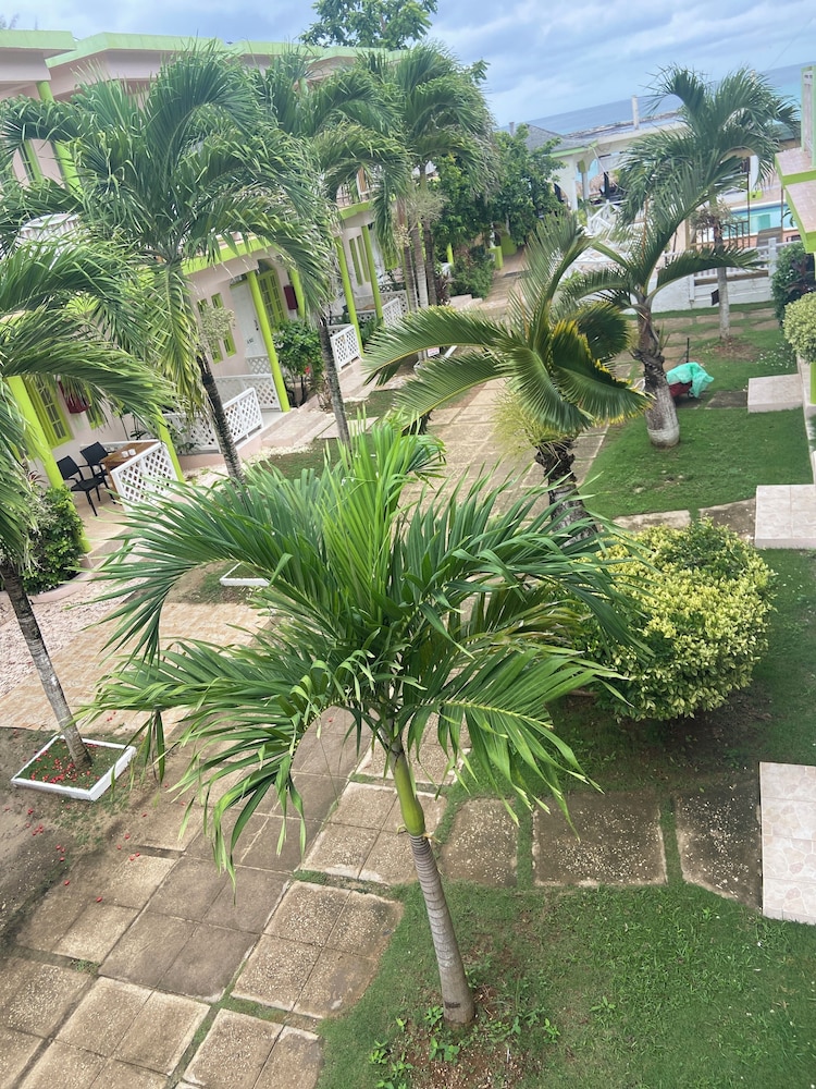 Fun Holiday Beach Resort 69/73