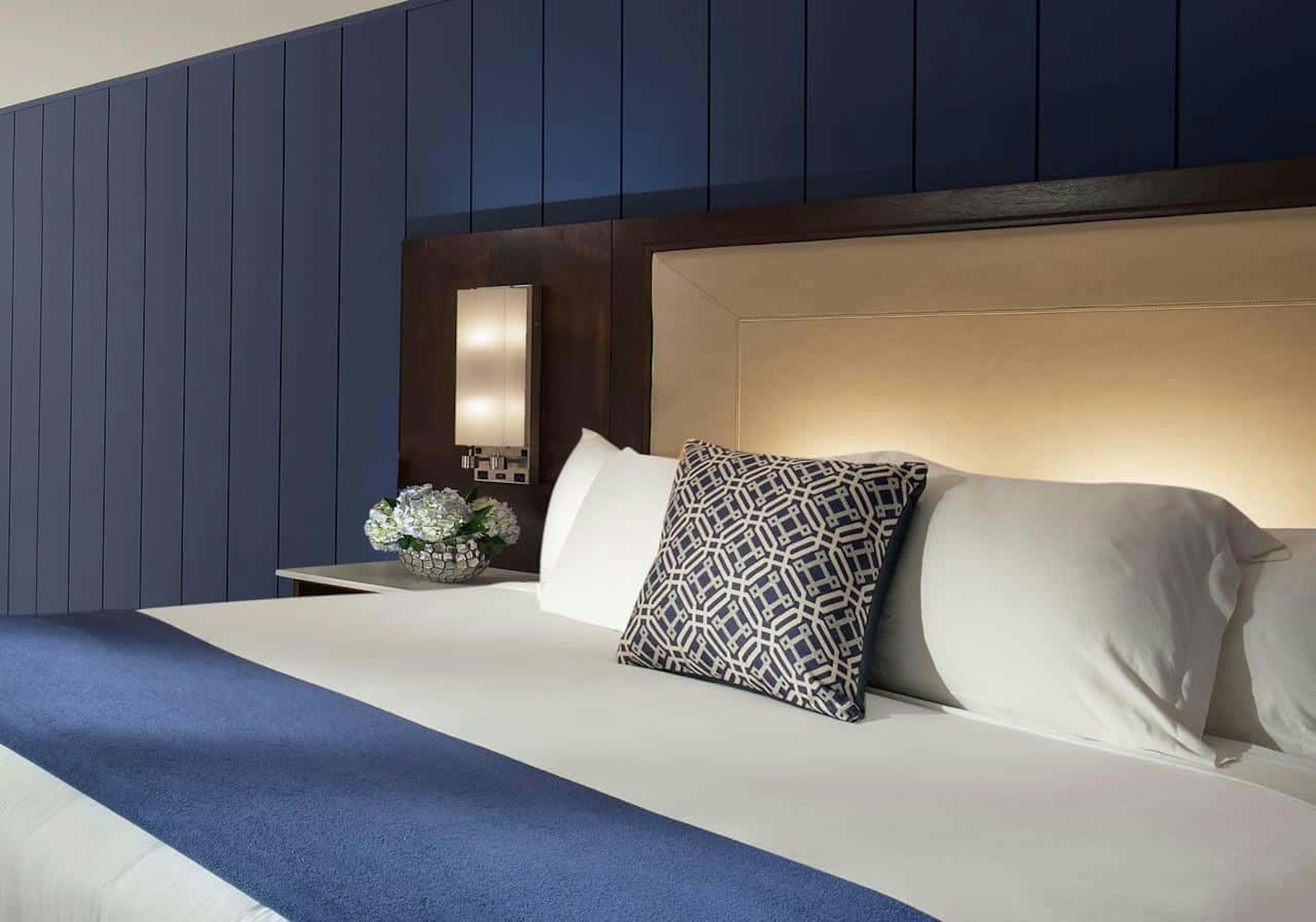 Cozy, King Bed