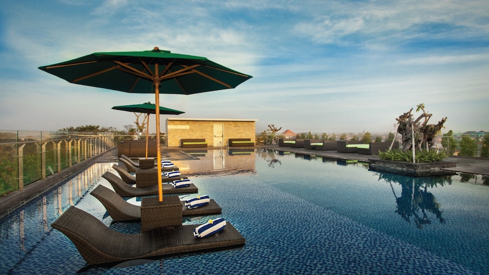 Sovereign Bali Hotel 25/27