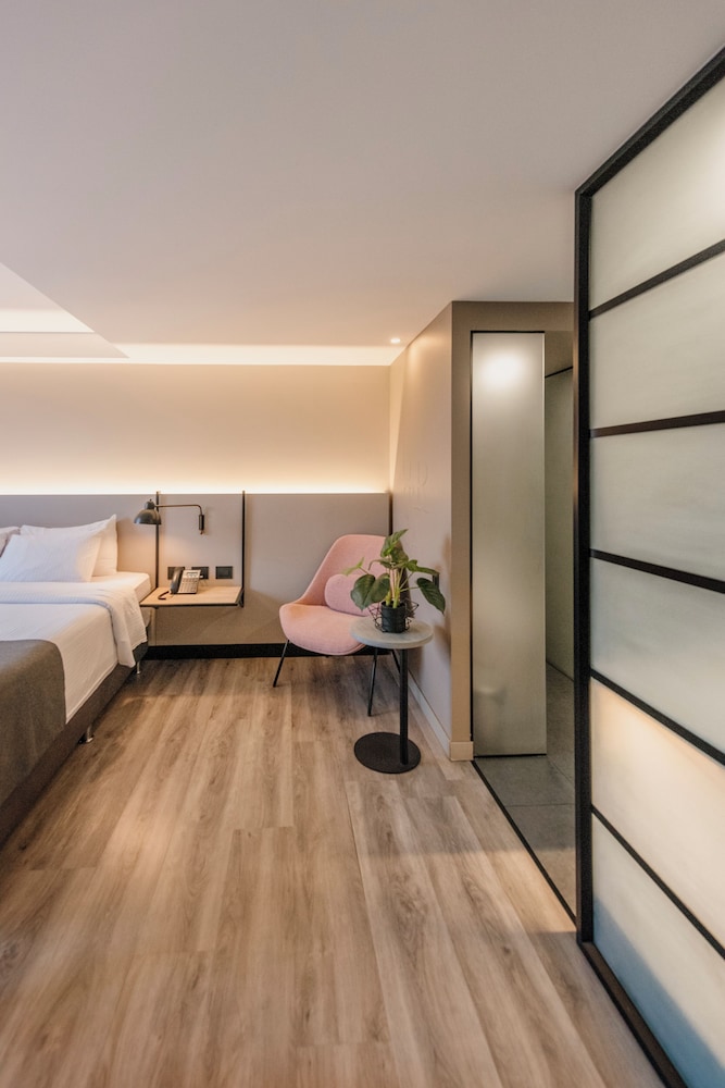 LETTERA HOTEL 9/50