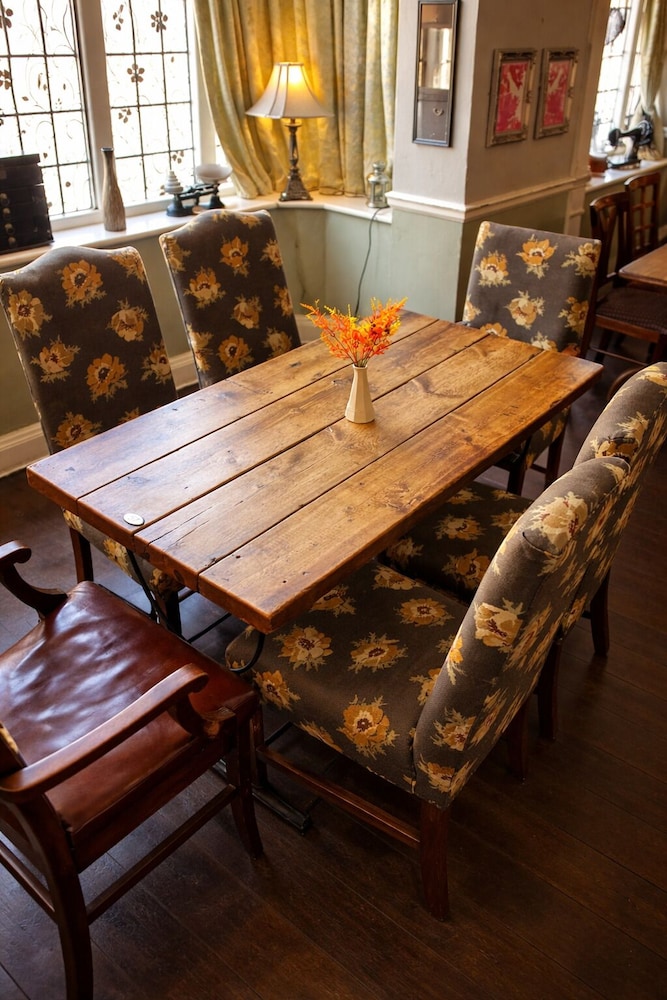 The Tower Arms Hotel 31/50