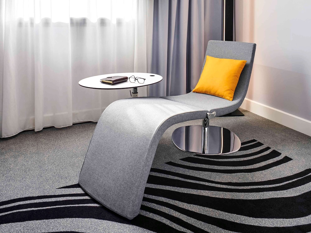 NOVOTEL EDINBURGH CENTRE 66/74