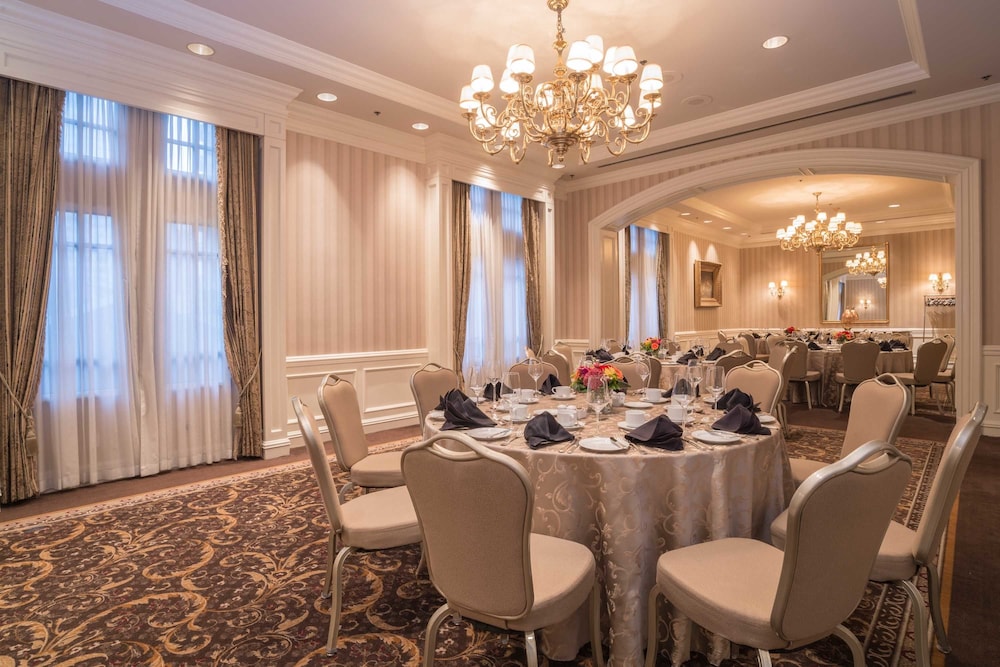 La Grande Residence at the Sutton Place Hotel 43/45