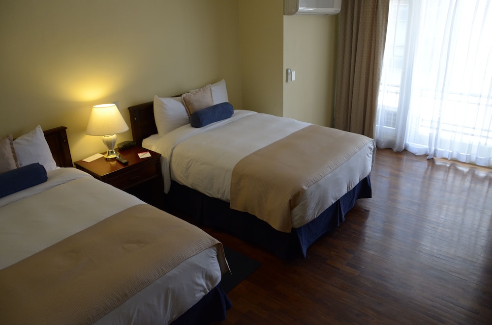 ROOM, DOUBLE BED