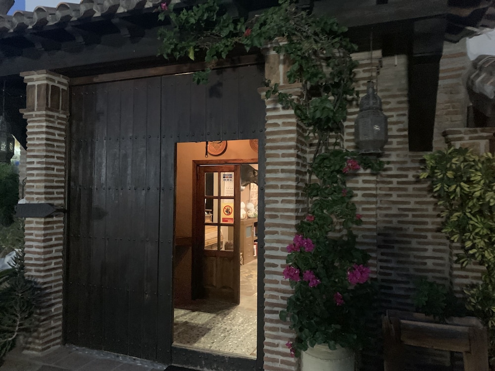 Los Jarales Hotel 8/73