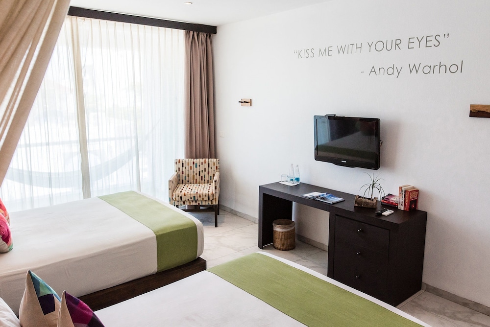 Soho Playa Hotel 24/64