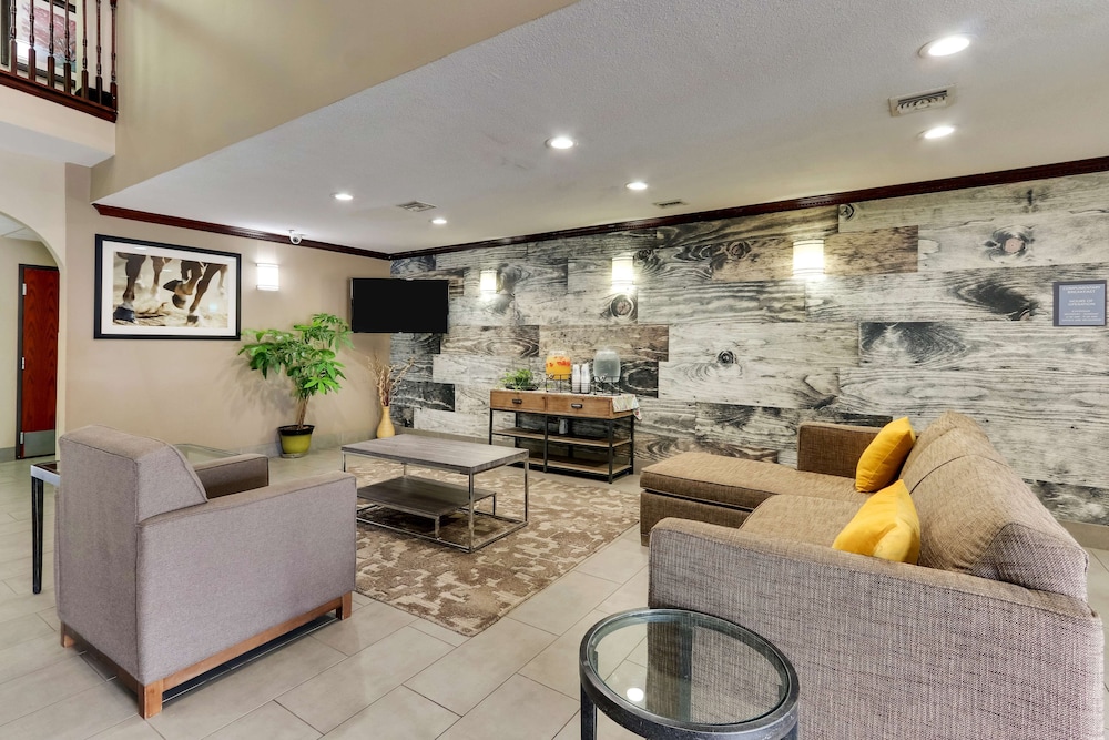 Best Western Plus University Inn and Suites 24/34