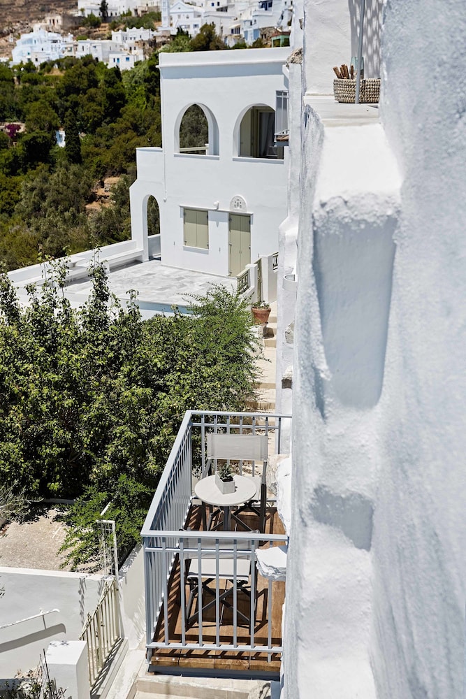 Living Theros Luxury Suites 41/50