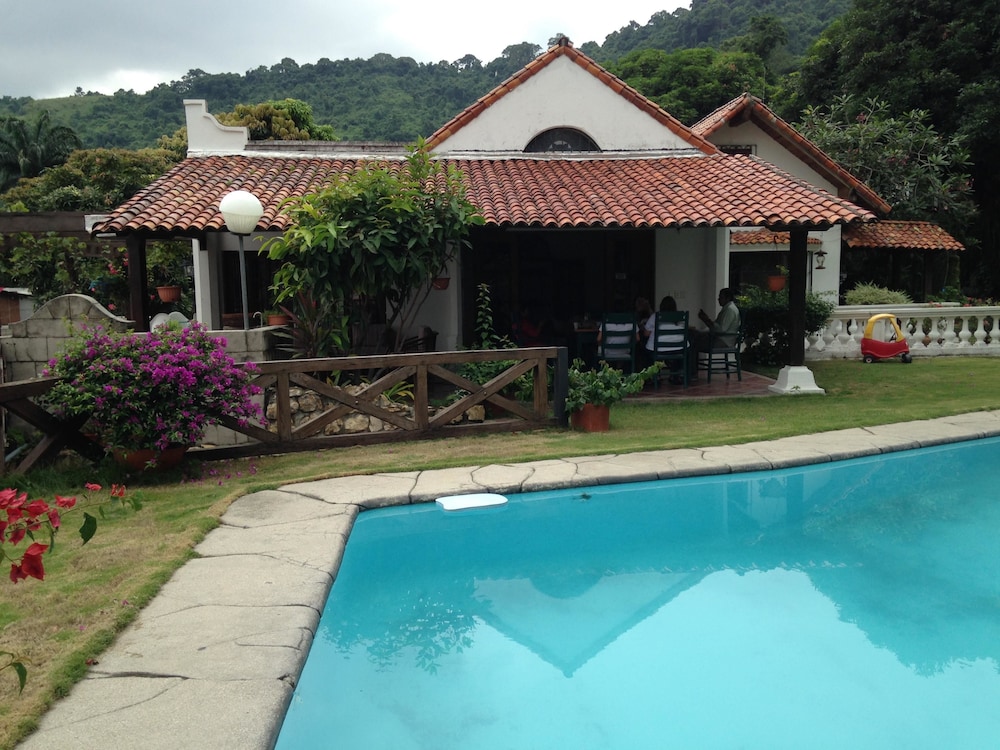Nazu House Bed Breakfast 63/69
