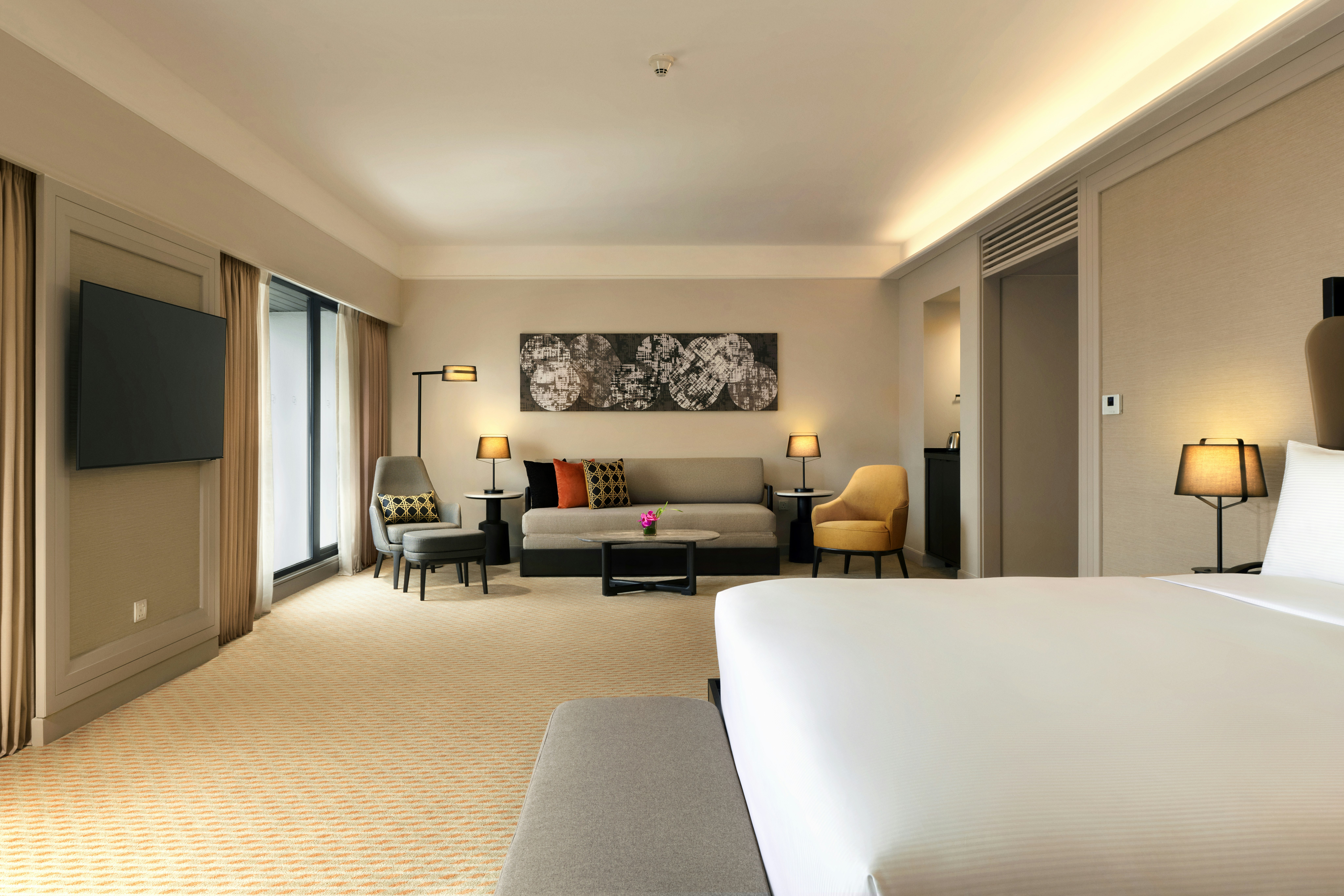 DELUXE, FAMILY, KING BED