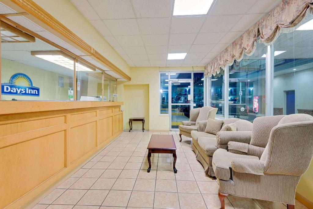 Days Inn By Wyndham Waynesboro Pa 15/18