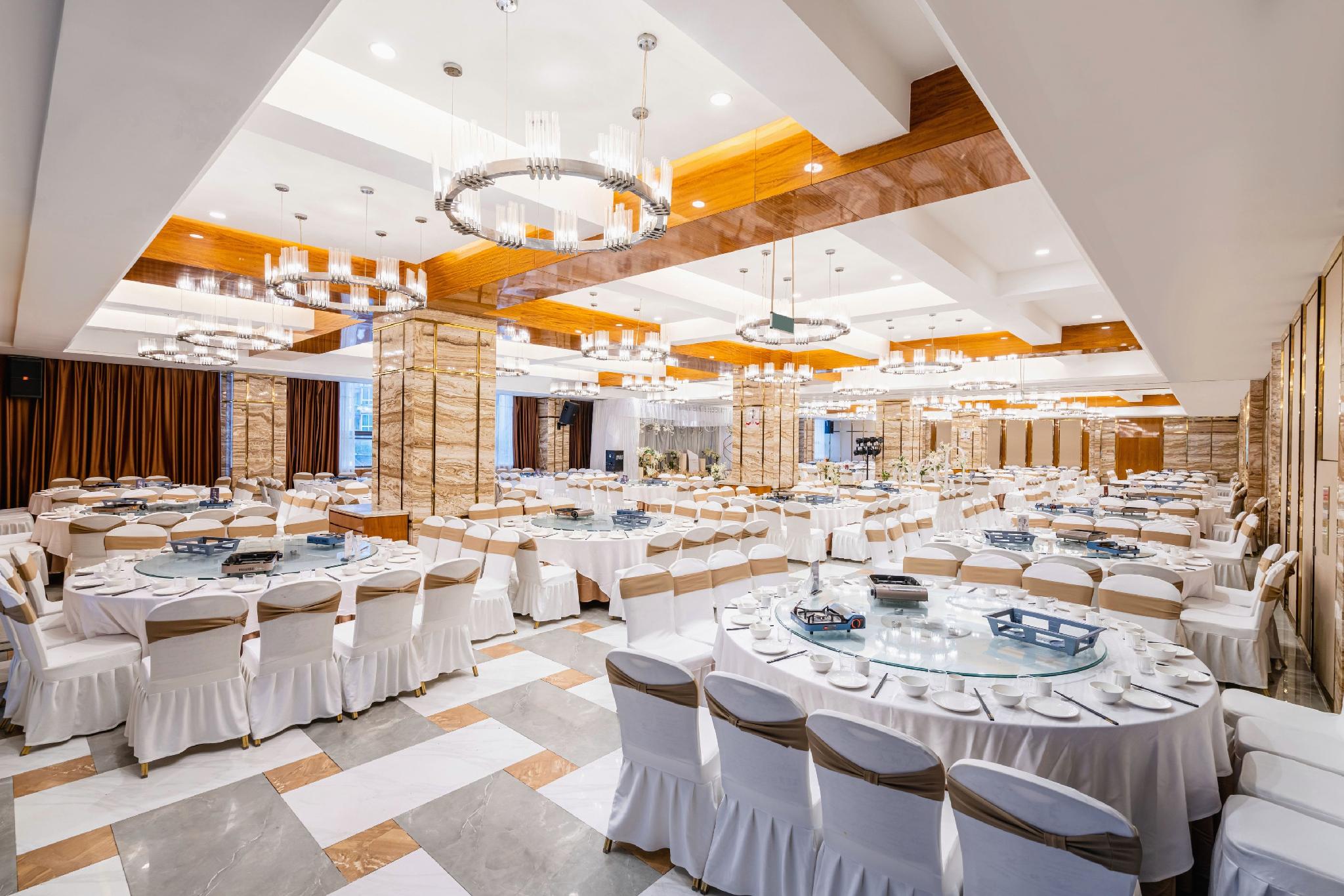 Qinchuan Hotel 42/55