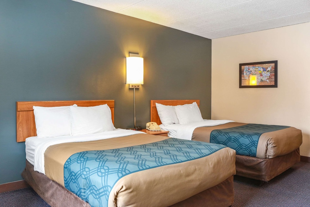 Econo Lodge Darien Lakes 11/46