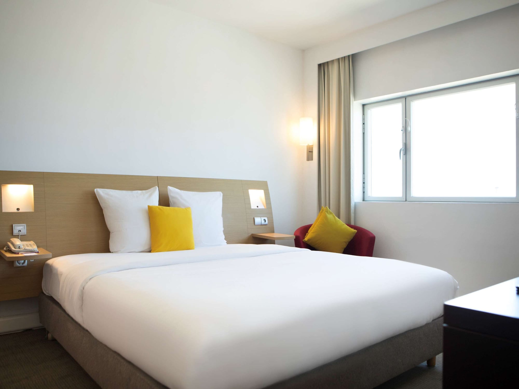 JUNIOR SUITE, KING BED, SOFA