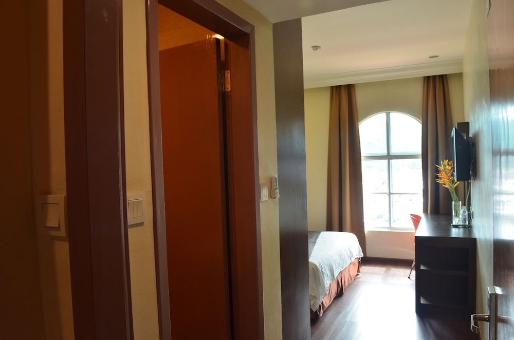 Hotel Lintas Plaza 7/39