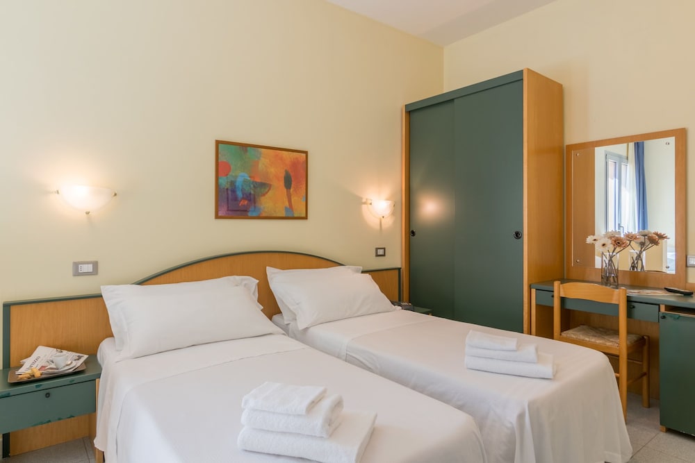 HOTEL SOLE 10/52