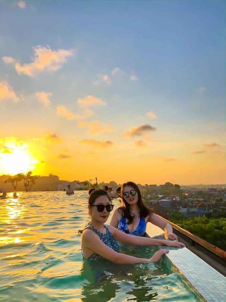 The Crystal Luxury Bay Resort Nusa Dua 70/72